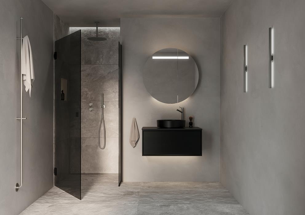 Ett grått badrum med svarta detaljer