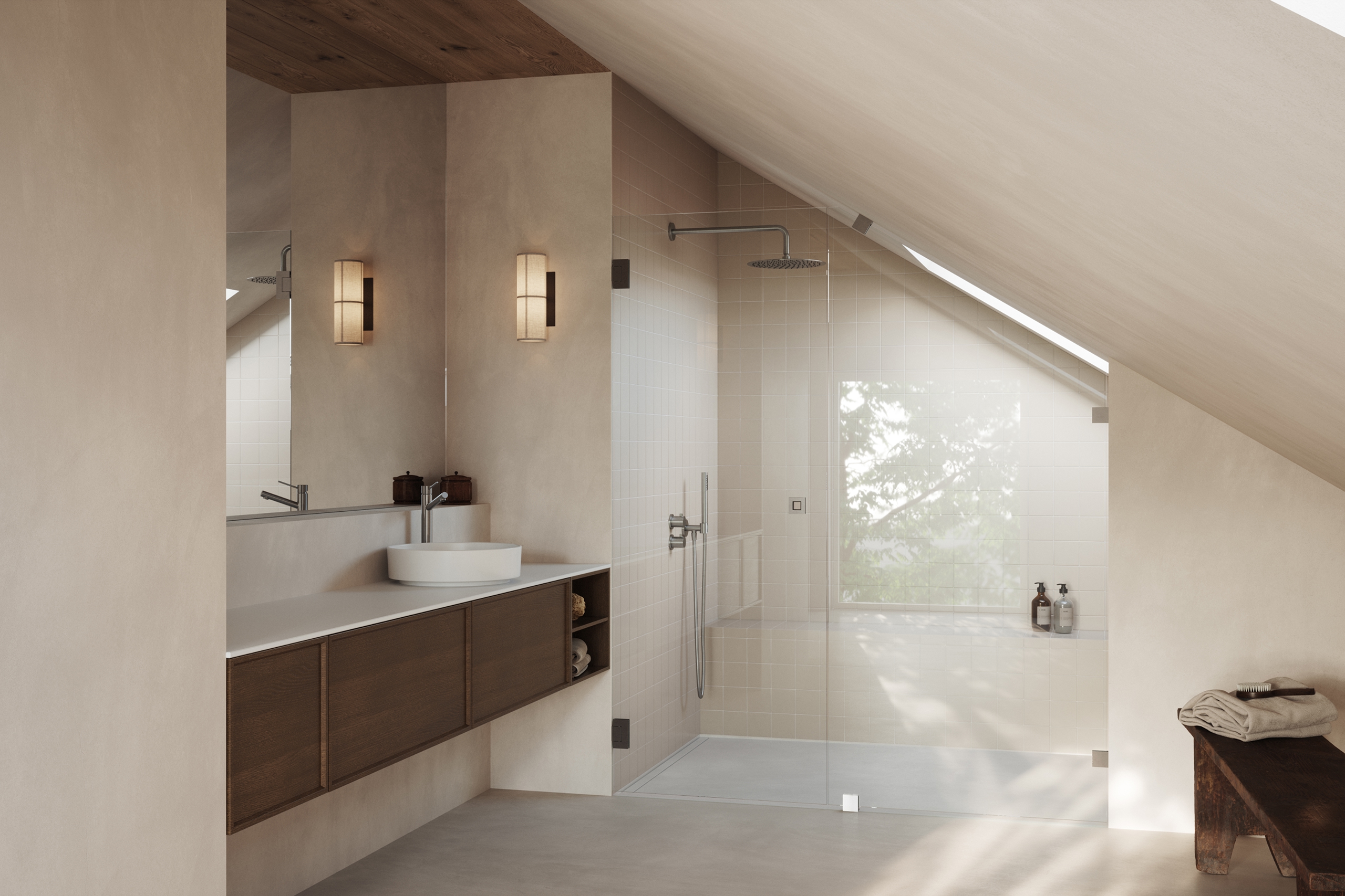 Badrum med en duschvägg under snedtak