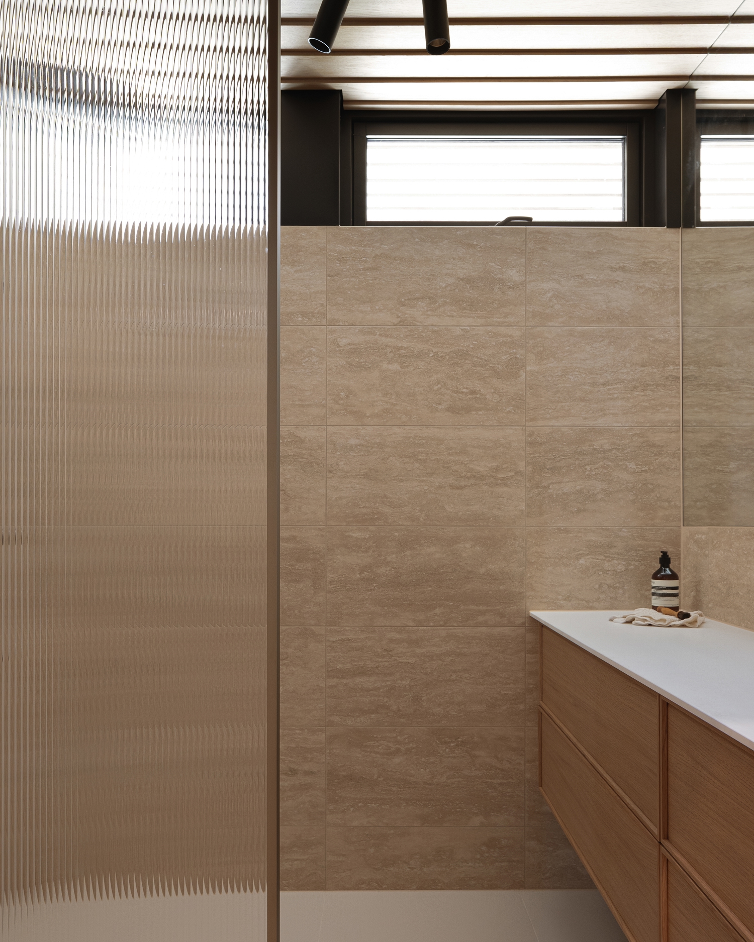 badrum-med-travertine.jpg