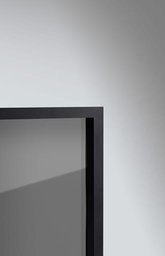 Duschvägg Edge i Onyx med glaset Smoke.