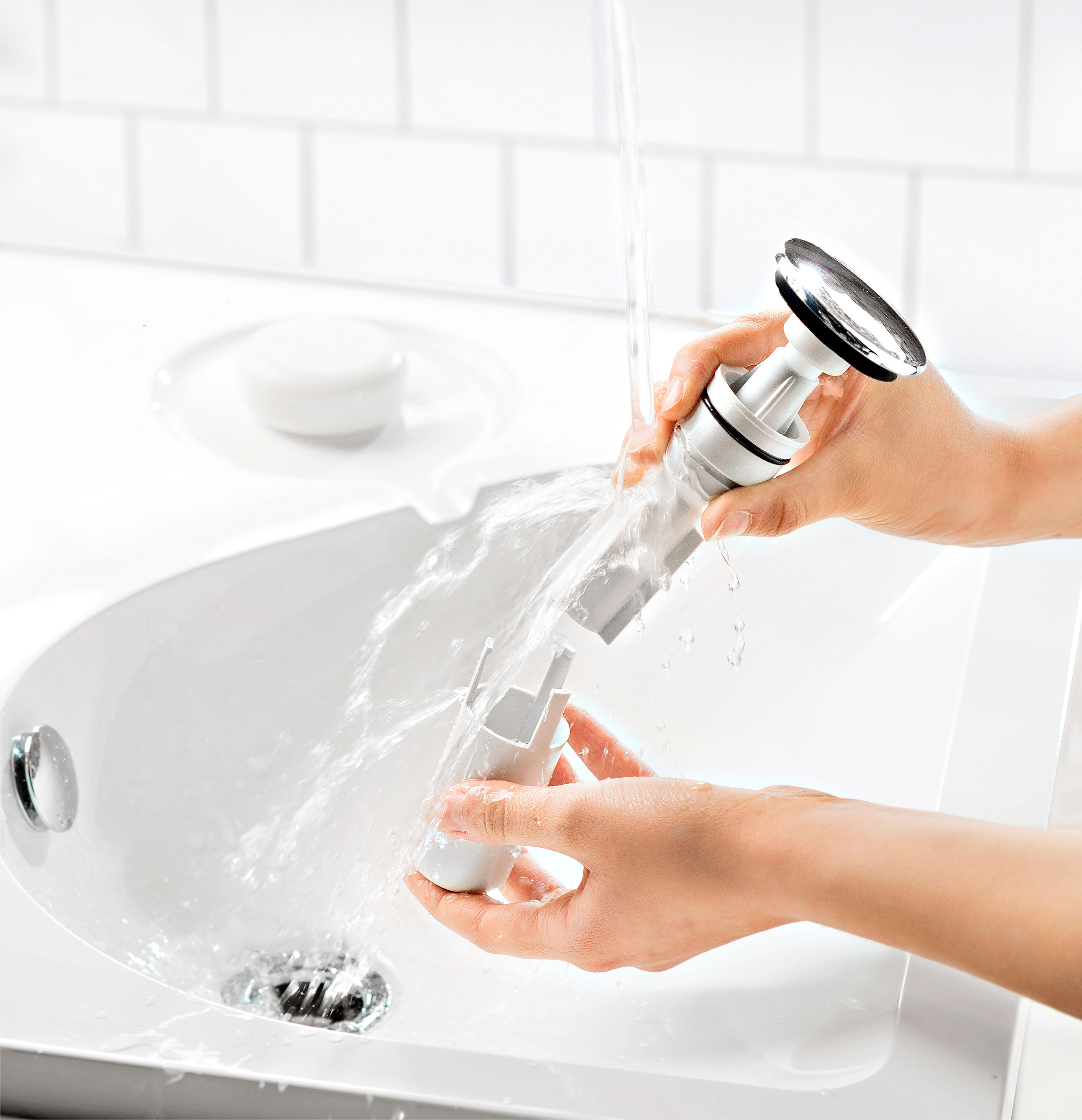 Vattenlås Easy-Clean. Bara lyft upp, skölj av och sätt tillbaka igen.