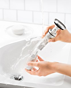 Vattenlås Easy-Clean. Bara lyft upp, skölj av och sätt tillbaka igen.