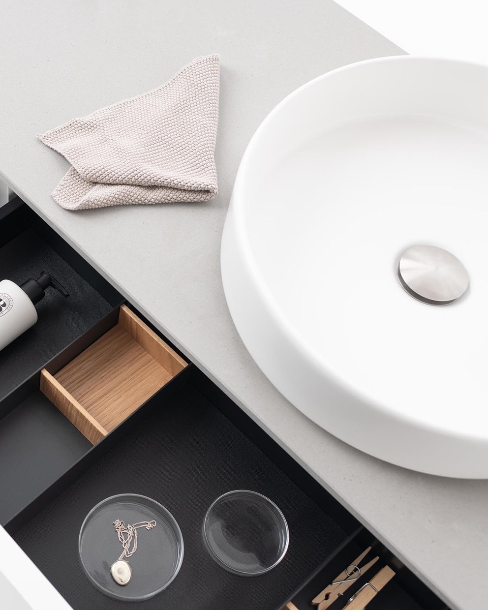 Air Solid med bänkskiva Raw Concrete.