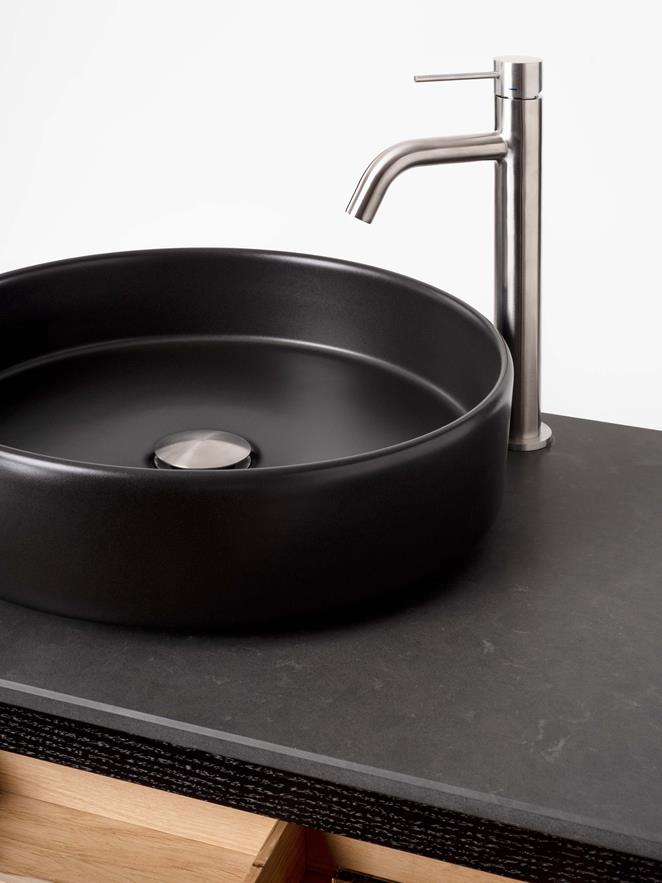 Tvättställsblandare Steel Voyage med Air Wood i Black Oak.