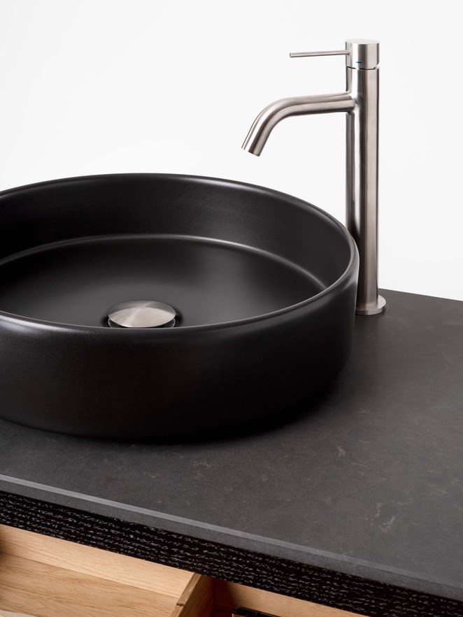 Tvättställsblandare Steel Voyage med Air Wood i Black Oak.