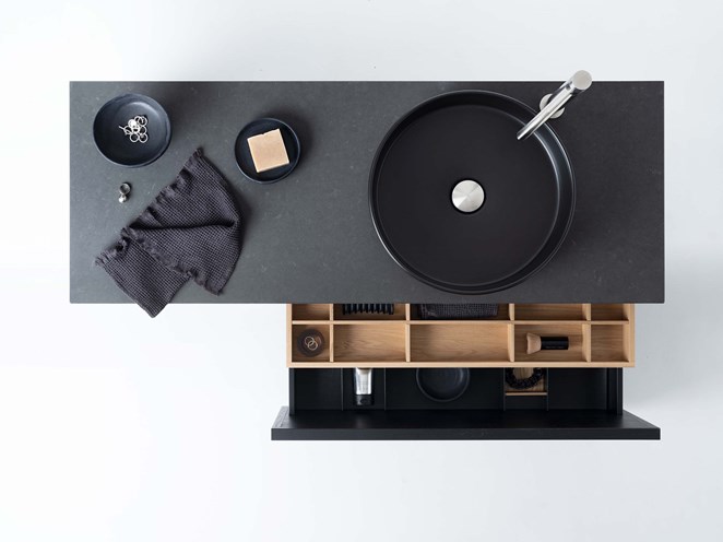 Air Wood 120 i Black Oak med bänkskiva Raven.