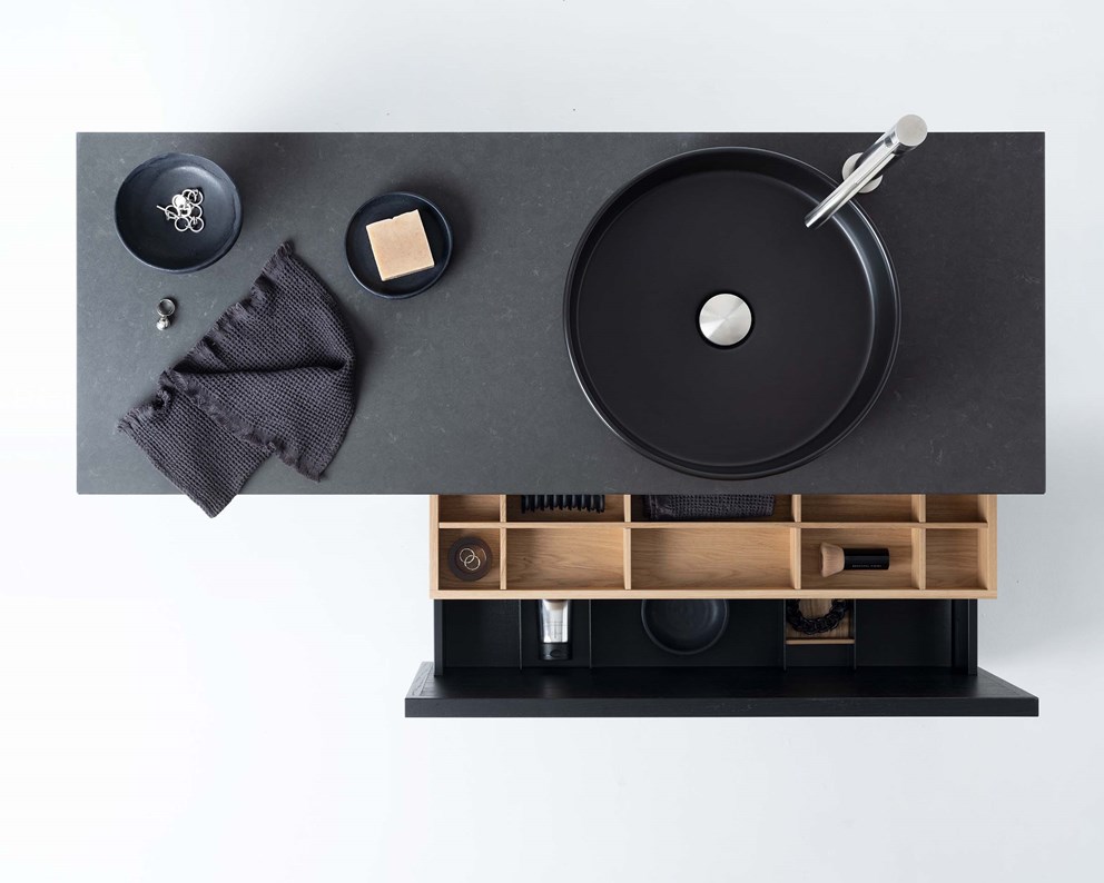 Air Wood 120 i Black Oak med bänkskiva Raven.