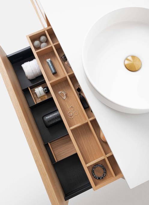 Air Wood i Natural Oak tillsammans med Brushed Brass.
