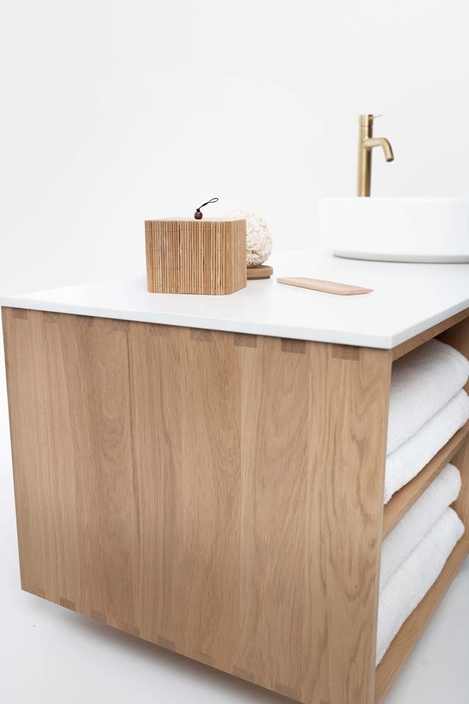 Air Wood med fingerskarvade detaljer.