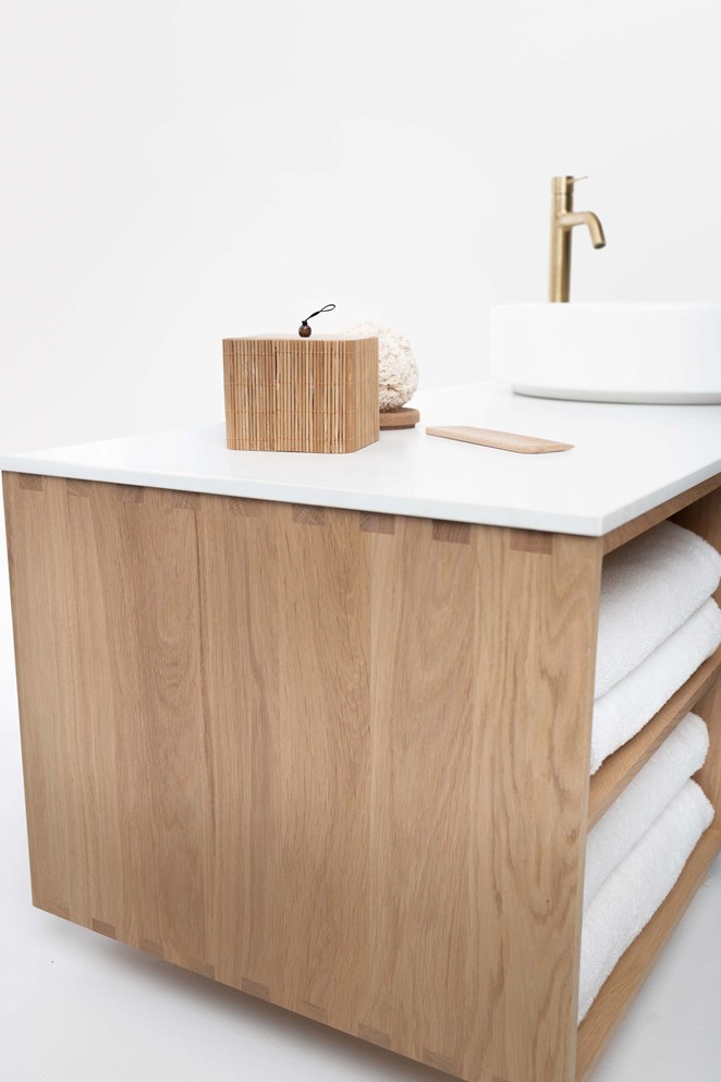 Air Wood med fingerskarvade detaljer.