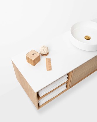 Air Wood med öppen förvaring.