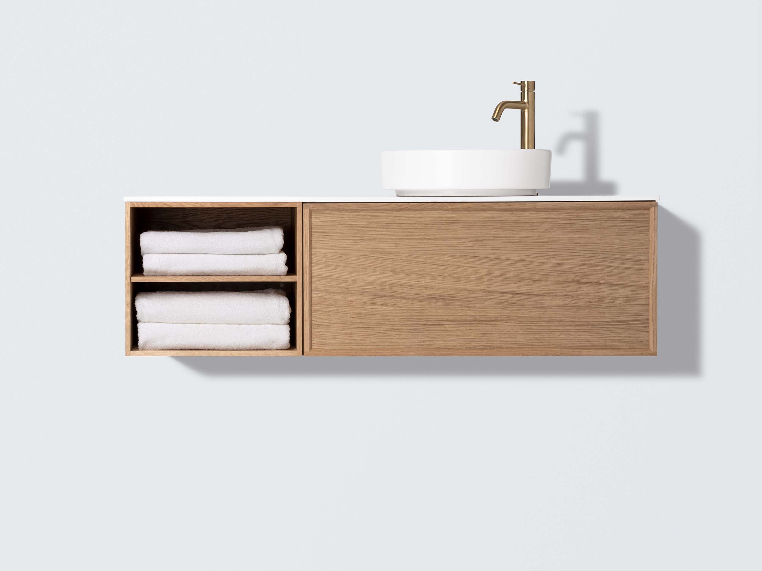Air Wood 120 C i Natural Oak tillsammans med Brushed Brass.