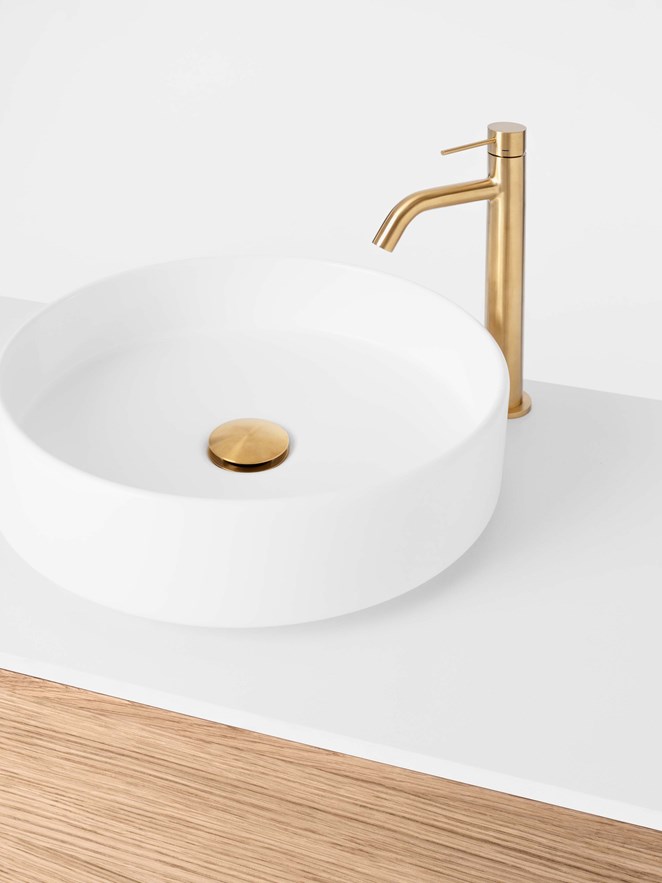 Tvättställsblandare Steel Voyage i Brushed Brass.