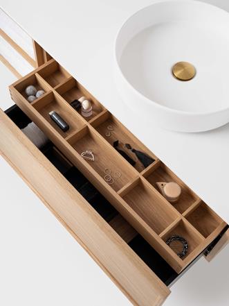 Air Wood 120 C i Natural Oak tillsammans med Brushed Brass.