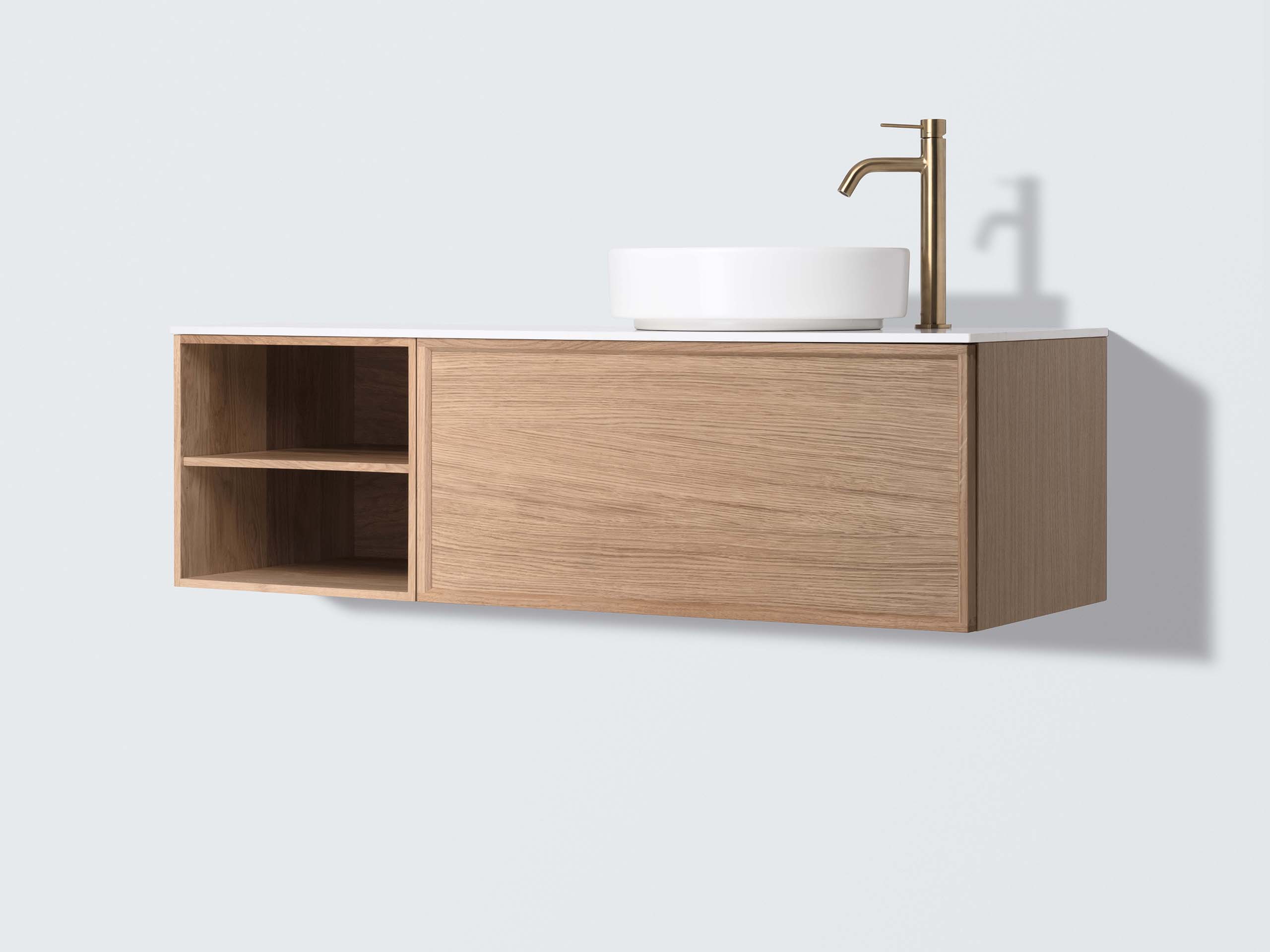 Air Wood 120 C i Natural Oak tillsammans med Brushed Brass.