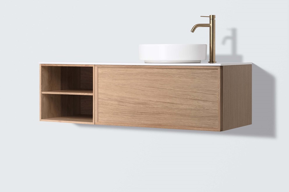 Air Wood 120 C i Natural Oak tillsammans med Brushed Brass.