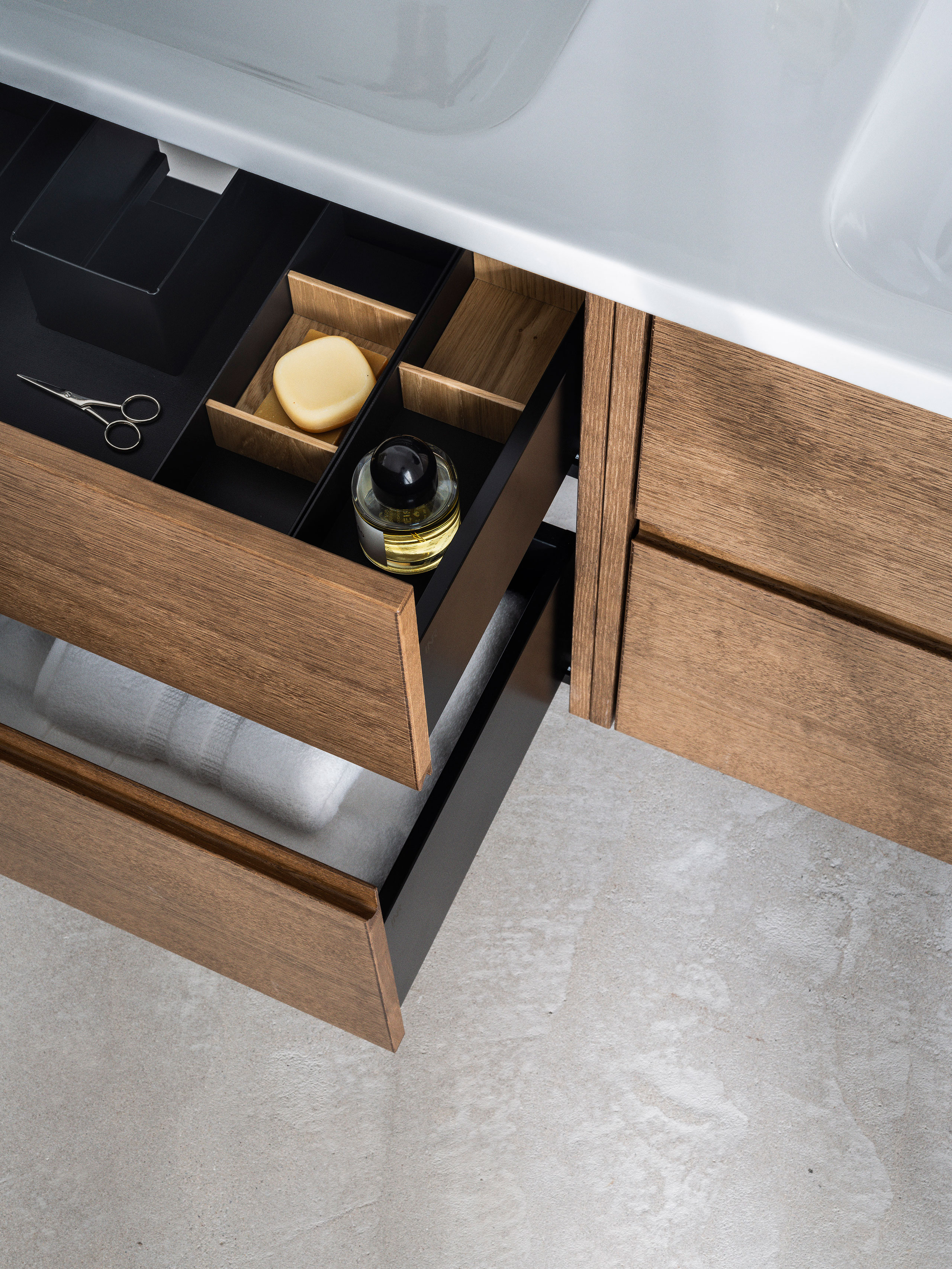 Grand erbjuder maximal förvaring med lådor som är både högre och djupare än de övriga seriernas.