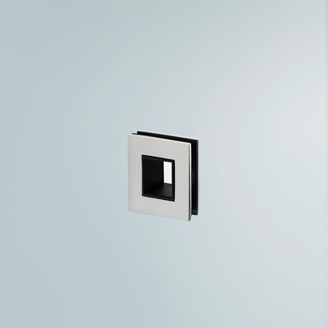 55 x 55 mm, Insida: 25 x 25 mm, D: 15 mm. Ingår som standard. Kostnadsfritt alternativ på Arc Skjutdörr.