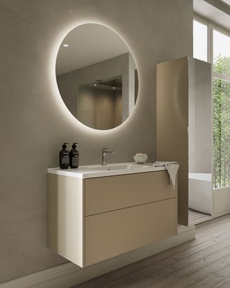 Grand Solid 100 i NCS S 4005-Y20R med spegel Loox 90 och spegelförvaring Twin.