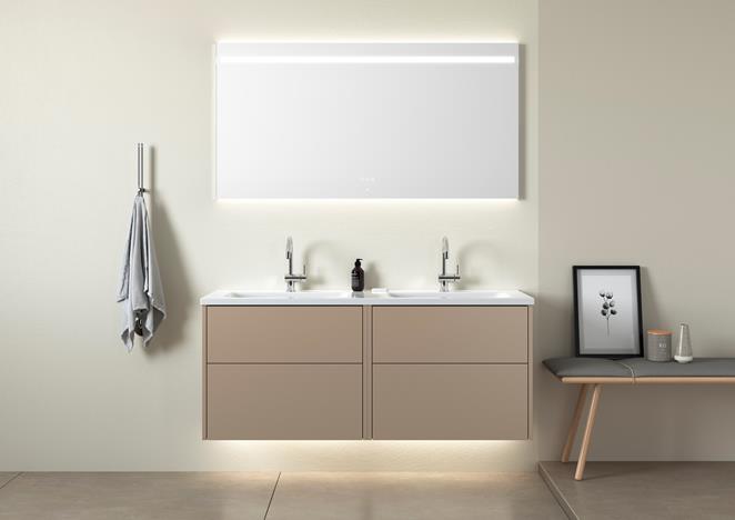 Grand Solid 140 i NCS S 4005-Y20R med spegel Touch 140.