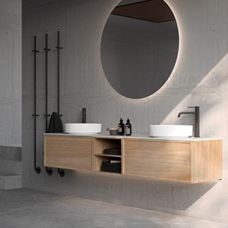 Air Wood Unlimited med blandare Voyage och spegel Loox 110.