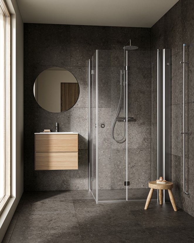 Kommod Core Sense 60 i Natural Oak med tvättställ Smooth. Duschhörna Linc Angel Flex med Pile och takdusch Mist. Handdukstork Line.