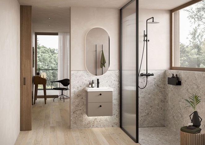 Viskan Solid 50 i Earth (NCS S 5005-Y20R) med spegel Slot. Duschvägg Edge 20 Plus med glaset Sway.