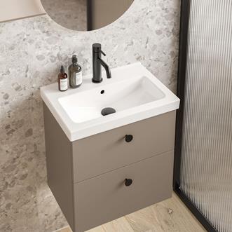 Viskan Solid 50 i EArth (NCS S 5005-Y20R). Blandare Steel Voyage. Duschvägg Edge 20 Plus med glaset Sway.