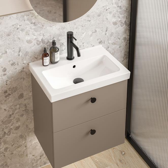 Viskan Solid 50 i EArth (NCS S 5005-Y20R). Blandare Steel Voyage. Duschvägg Edge 20 Plus med glaset Sway.